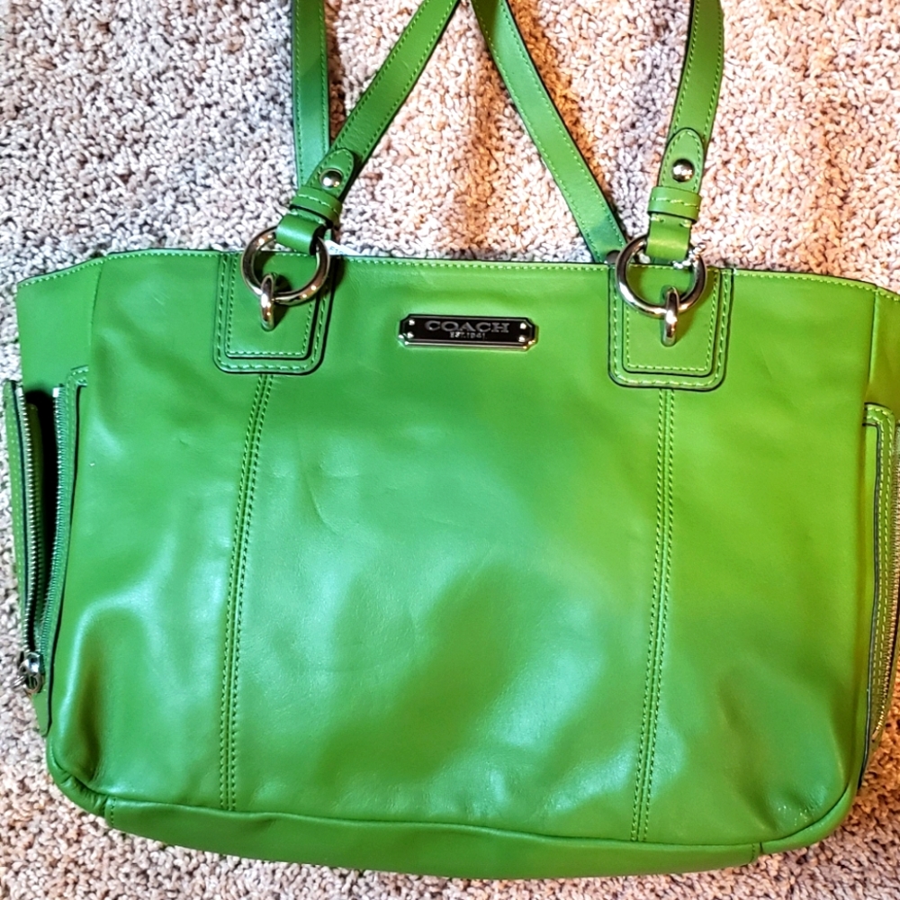 NWT COACH zip tote